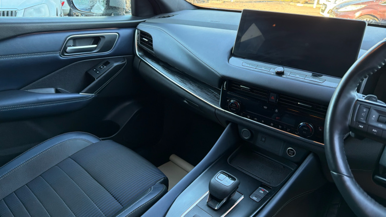 Nissan Qashqai 1.3 DiG-T MH 158 Tekna 5dr Xtronic Petrol Hatchback